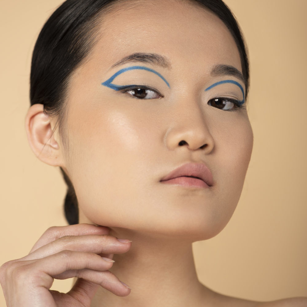 beautiful-asian-woman-wearing-blue-eyeliner